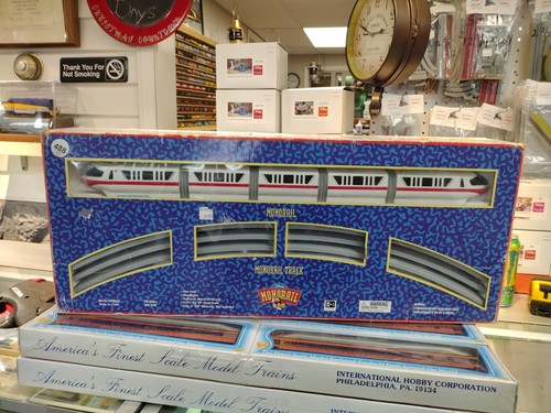 Disney Monorail #12700052 White/Red - Picture 1 of 3