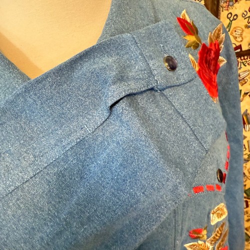NWT Diane's Essentials Denim Button Up Shirt Embroidered Roses 2X Plus Size - Picture 4 of 14