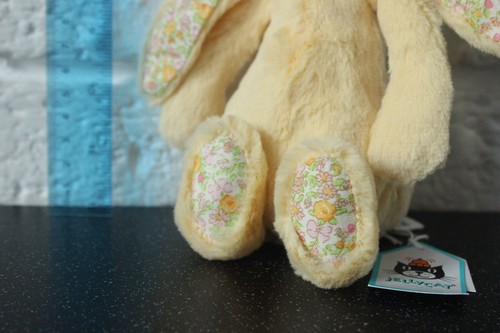 Peluche coniglietto limone Jellycat piccolo fiore timido 7" orecchie floreali piedi RARO NUOVO CON ETICHETTE - Foto 2 di 13