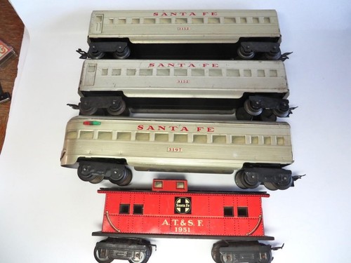 Marx Tin El Capitan 3152 & 3197 Santa Fe Train 3 Car Passenger Set & Tin Caboose - Picture 3 of 6