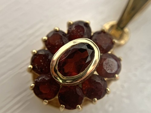 Exquisites 14kt Gold 585 Anhänger Set: Rubin Cluster & Perlmutt Blume, 8gm - Bild 4 von 17
