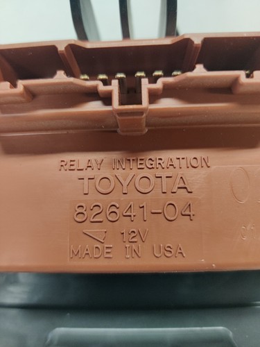 1998-2000 Toyota Tacoma Relay Integration Fuse Box - Picture 3 of 7