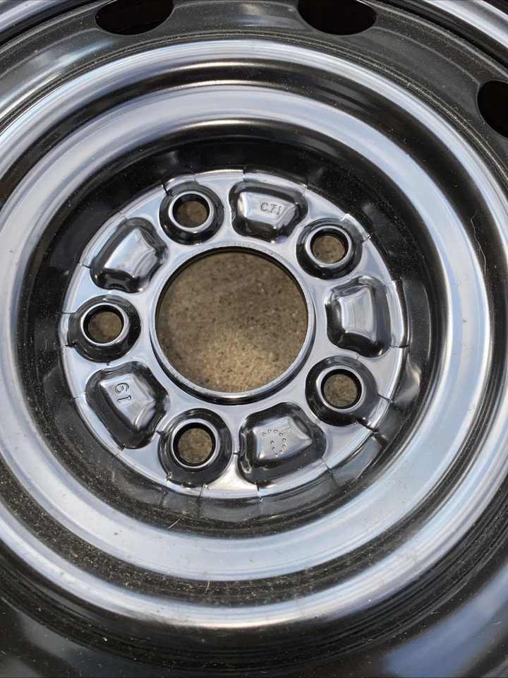 Rueda Mopar Dodge Chrysler acero 17" 2007-2014 200 Avenger Sebring 5105665AA Foto 2 de 4