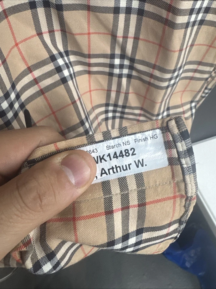 $590 Camisa Burberry London Talla XL Para Hombres Novacheck Botón Frontal Hecha en EE. UU. Foto 4 de 4