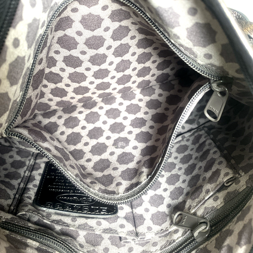 Bolso de Hombro Cartera Brighton E194333 Cuero Bronce Borla Flor Repujado - Imagen 16 de 18