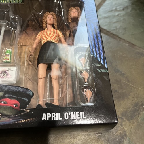 NECA Teenage Mutant Ninja Turtles April O'Neil & Casey Jones 7 inch Action... - Bild 8 von 9
