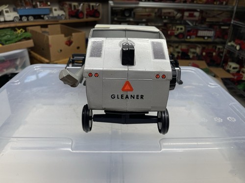 1/24 ALLIS-CHALMERS GLEANER N6 60th Anniversary Special Edition Combine 1983 - Picture 4 of 8