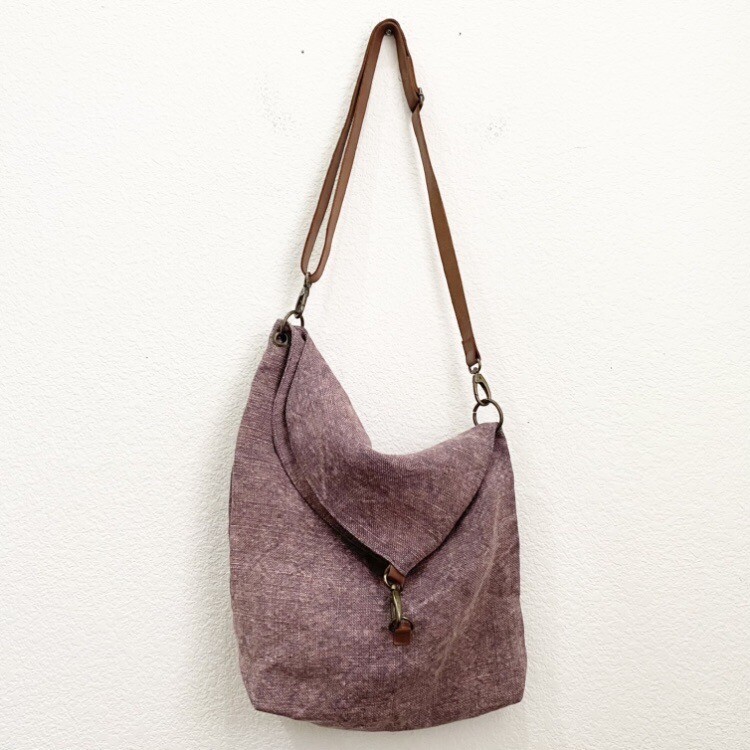 NWT Vintage Addiction Jute foldover crossbody/messenger Bag NWT Vintage Addiction Jute foldover crossbody/messenger Bag