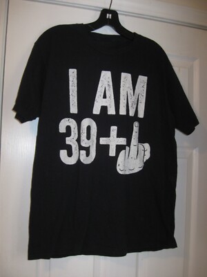 Men's Women's I Am 39 +1 Middle Finger 40th Birthday Distressed T Shirt Large