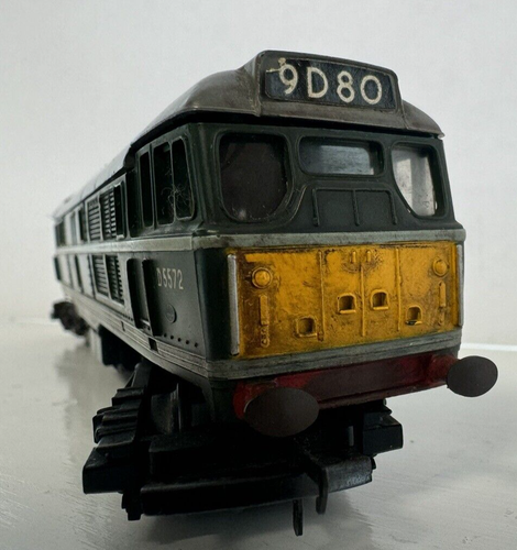 TRIANG R357 Class 31 DIESEL LOCOMOTIVE ‘D5572’ OO Gauge- Weathered - Picture 2 of 8