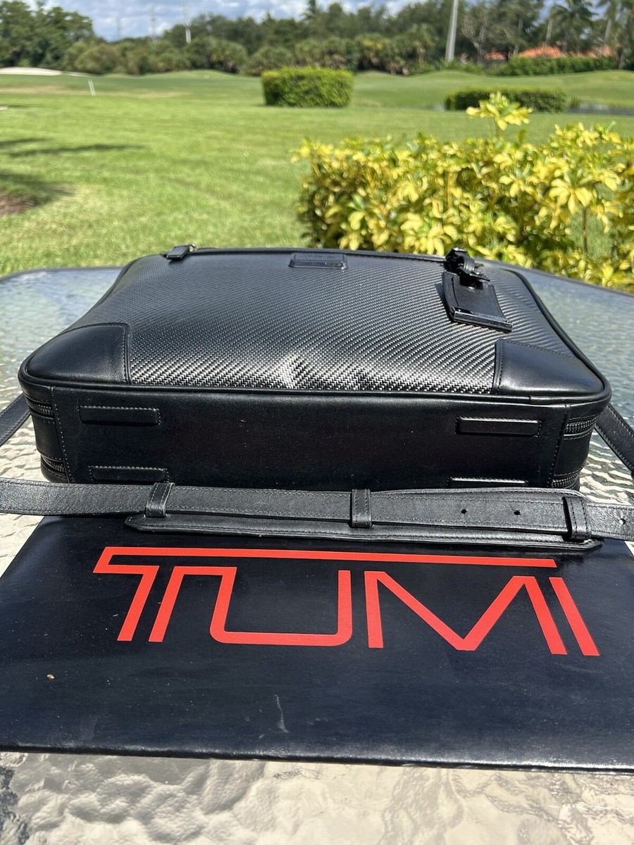 Tumi CFX Indianapolis Slim Briefcase Carbon Fiber And Black Tumi CFX Indianapolis Slim Briefcase Carbon Fiber And Black