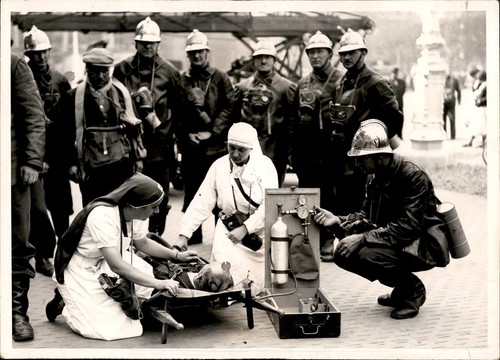 CGE48 1940 Original Foto FRANZÖSISCHE FRAUEN FREIWILLIGE KRANKENSCHWESTERN DER PASSIVEN VERTEIDIGUNGSGRUPPE