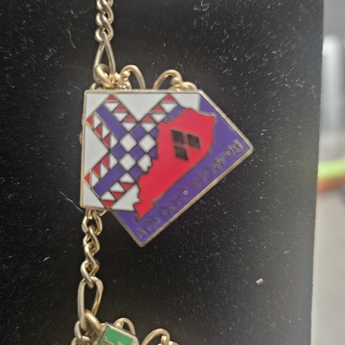Vintage aos American Quilters Society Colorful Quilt Show 9 Charm Necklace - Picture 10 of 11