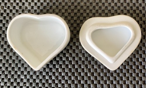 NUOVO ORLEANS SCATOLA PORTAPILLOLE A FORMA DI CUORE DUE PEZZI MARDI GRAS MASCHERE SOUVENIR TURISTICO - Foto 3 di 4