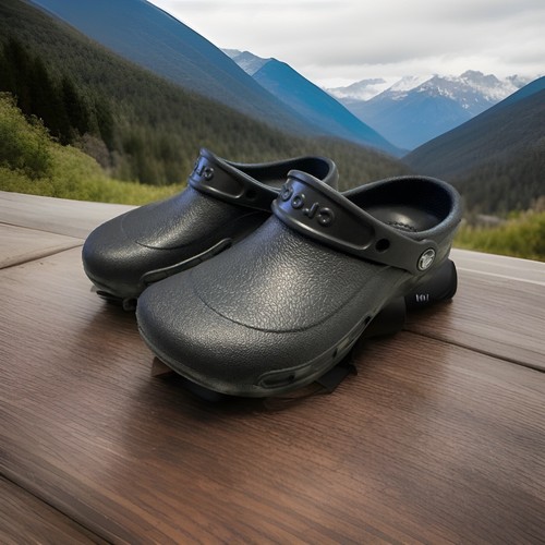 Crocs Iconic Bistro Hospital Medical Work Clogs Black W6 Vented - Picture 2 of 7