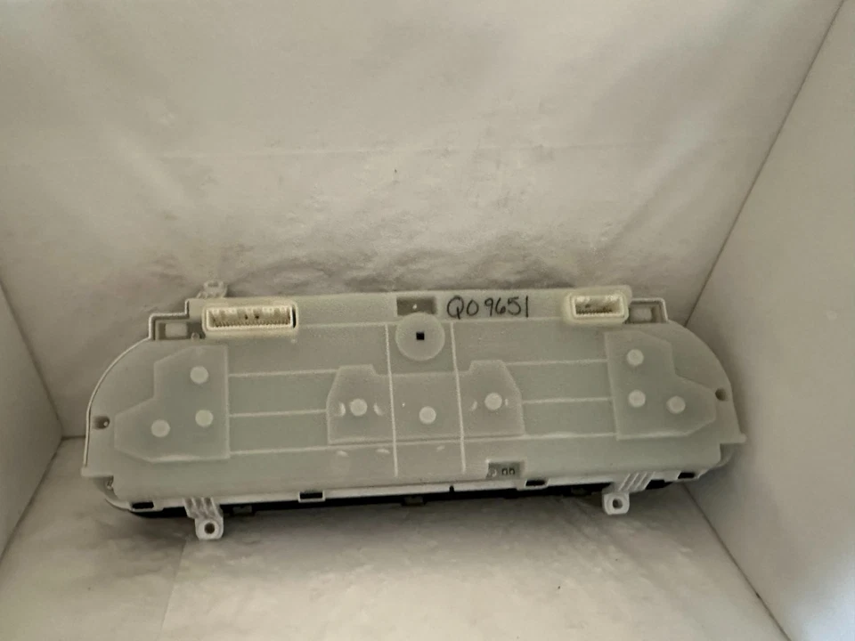 Cuadro de instrumentos velocímetro Toyota Tundra 2005 y 06 8 cilindros 183.331 millas Foto 2 de 3