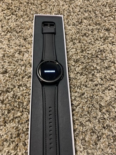 Samsung Galaxy Watch6 Classic 43mm SM R950N GPS - Very Good - Photo 2 sur 7