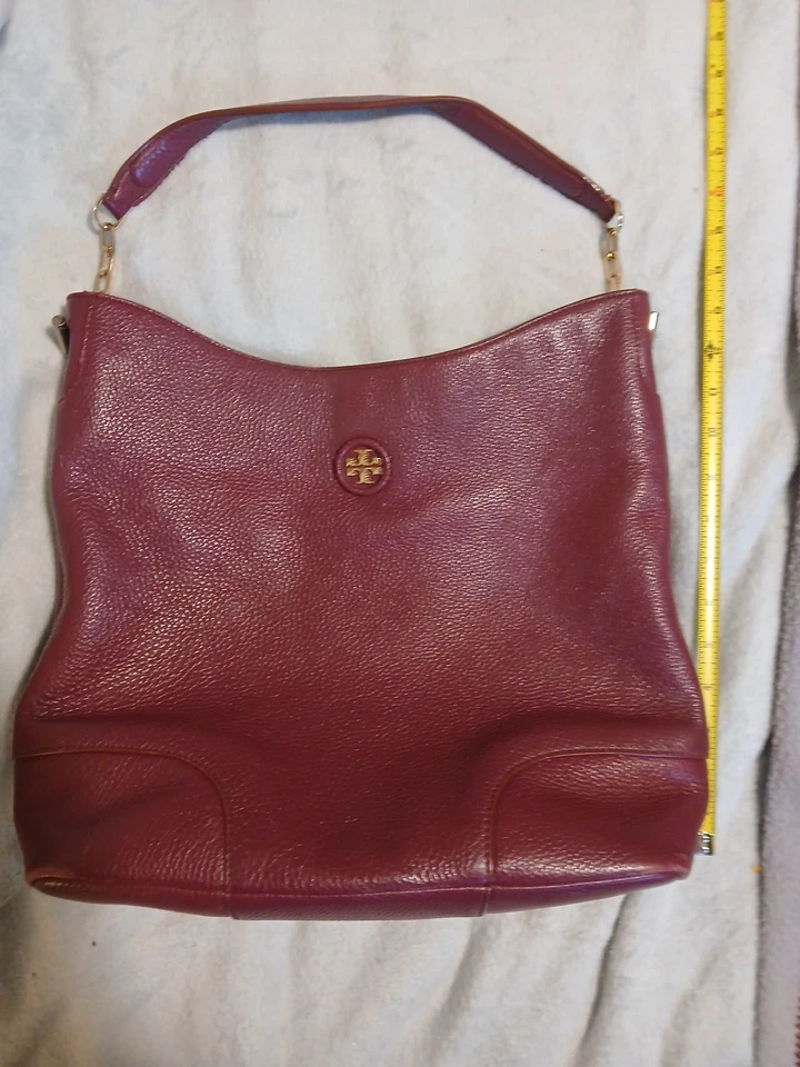 Сумка хобо Tori Burch. Бордовый наплечная сумка. 13 дюймов в высоту. Галечная кожа - Изображение 2 из 4