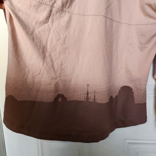 Camiseta deportiva mediana Spirit 2024 rosa Two Suns Sands de los parques de Disney Star Wars Tatooine - Imagen 8 de 14