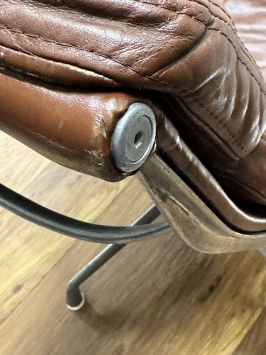 A Vintage Herman Miller Eames EA216 leather softpad lounge chair - Picture 16 of 22