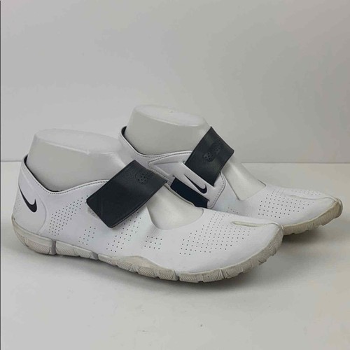 Nike womans Rift Split Toe vented trainer size 8