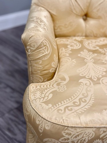 Vintage Traditional English Style Ivory Print Tufted Chairs, a Pair - Picture 3 of 4