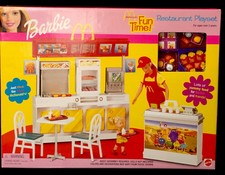 barbie dvj60 babysitter playset