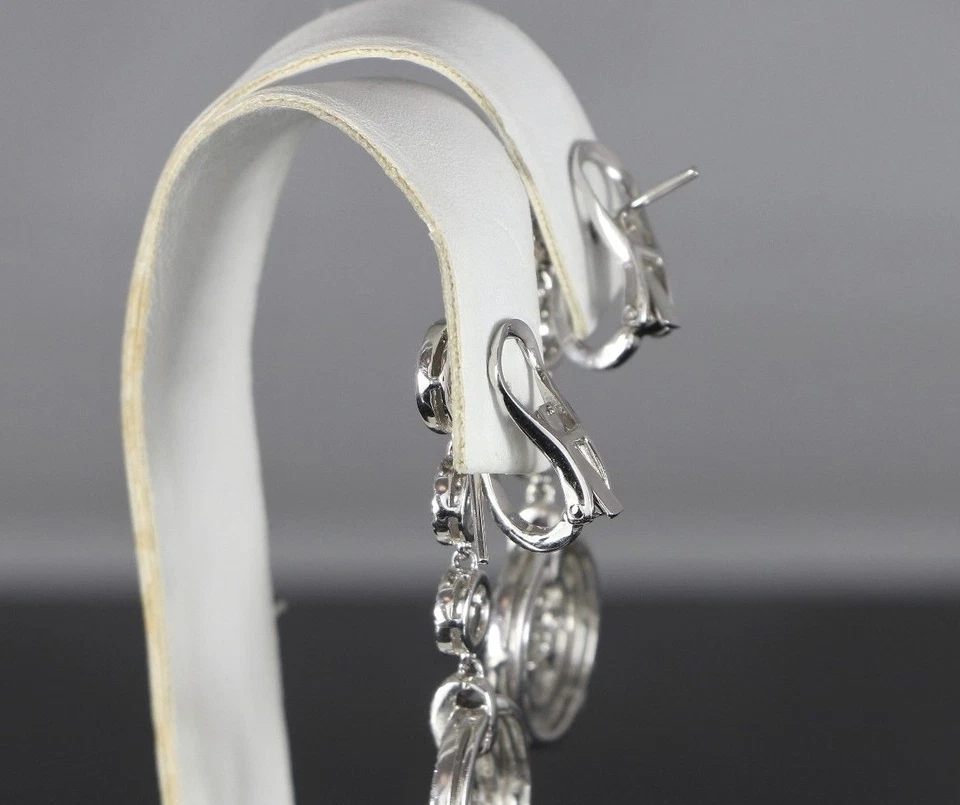 $6,500 Pendientes colgantes de diamantes redondos de corte rosa de oro blanco de 18 quilates con clip Foto 3 de 4