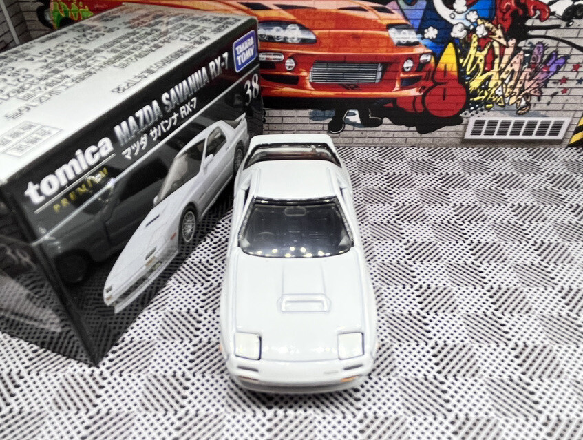 MAZDA SAVANNA RX-7 ミニカーセット TOMICA PREMIUM #38 MAZDA SAVANNA RX-7 1/61 SCALE NEW IN BOX