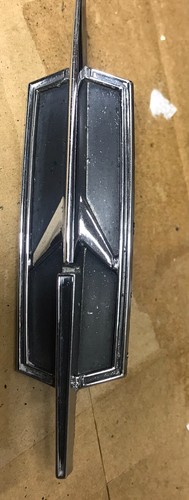 1972 Cutlass S 442 front rocket emblem 410629 6207 - Bild 6 von 6