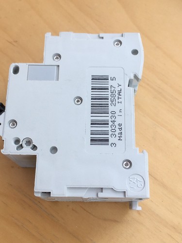 Schneider Electric C60HB B16 415V Circuit Breaker - Picture 5 of 5