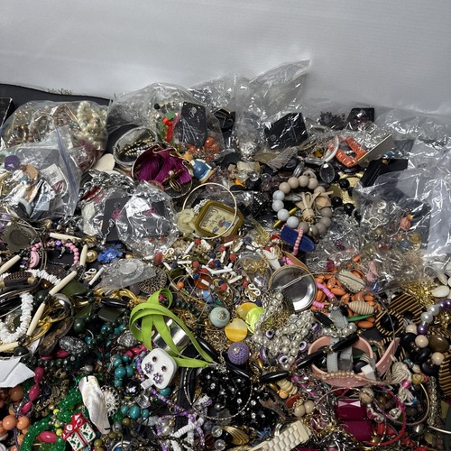 Vintage to Now Junk Scrap Broken Jewelry Lot Tangled Arts Crafts Repurpose 18lbs - Picture 13 of 14
