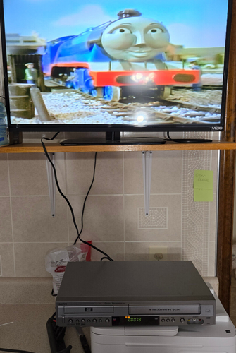 Sanyo DVW-7000 DVD/VHS Combo Player no Remote Tested Works No Extra Cables READ! - Picture 2 of 7