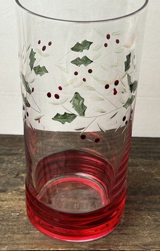 Set Of 2 Pfaltzgraff Winterberry Glasses Tumblers Red Laser Cut 20 oz Christmas - Picture 10 of 12