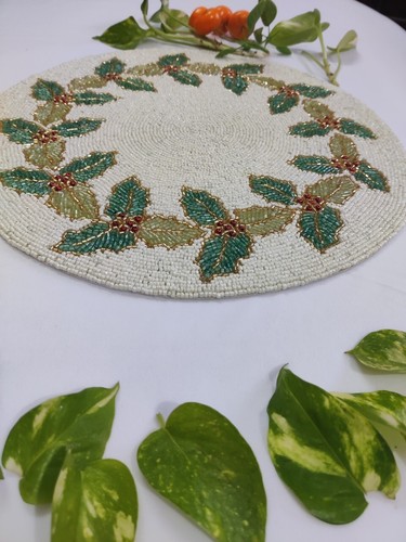 Christmas Holy Beaded Round Placemat | Holiday Table Decor | Set of 2 Table Mat  - Bild 5 von 6
