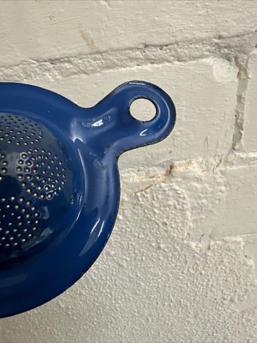 VINTAGE AUSTRALIAN BUSHELLS BLUE ENAMEL TEA STRAINER KITCHENALIA - Picture 6 of 12