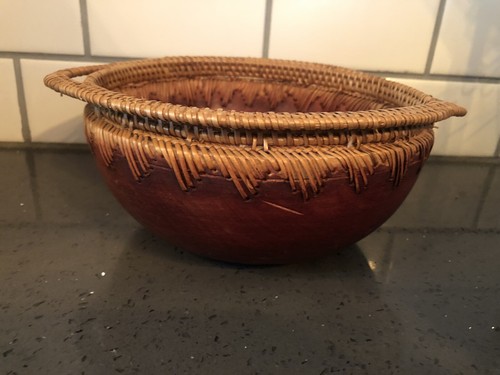 Vintage Handmade Wood Wicker Handle & Rim Set Of 2 Bowls Brown 6” And 8” - Picture 3 of 7