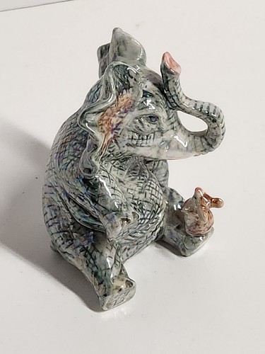 Vintage Iridescent Sitting Elephant With Small Animal On His Foot - Picture 4 of 5