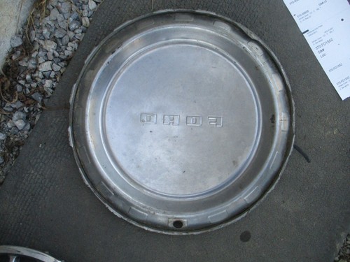 1952 Ford Car Wheel Cover - Picture 2 of 3