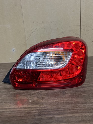 Luz trasera LED genuina para pasajero derecho Mitsubishi Mirage Hatchback 2016-19 - Imagen 1 de 9