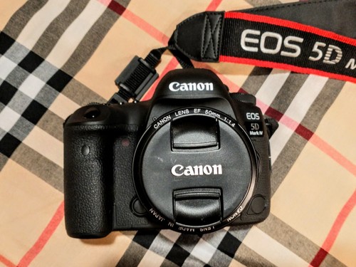 Canon 5d Mark IV Body Only | Under 5000 Shutters! Barely Used. - Picture 4 of 8