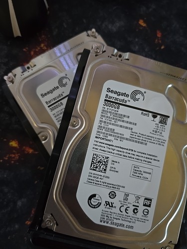 Zyxel NSA325 v2 server NAS con 2x 3TB Seagate Barracuda HDD 7200rpm top 6TB RAID - Foto 6 di 9