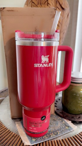 Vaso Stanley Quencher ELF 40 OZ rojo delicioso nuevo - Imagen 8 de 10