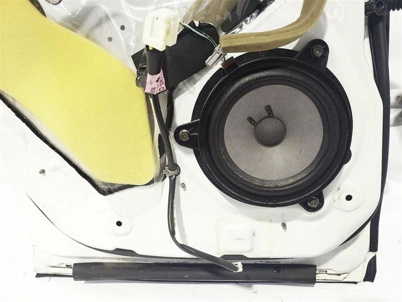 Conjunto de puerta trasera de conductor blanco OEM 2006 2007 Infiniti FX35 Foto 3 de 4