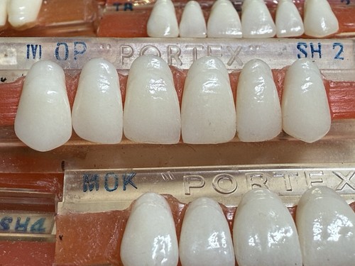 Vintage Teeth Acrylic Metro Dent Replica Teeth Display Boxed - Picture 18 of 22