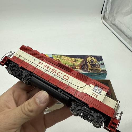 Athearn Ho Scale GP50 Powered Frisco Locomotive #772 Tested - Picture 5 of 11