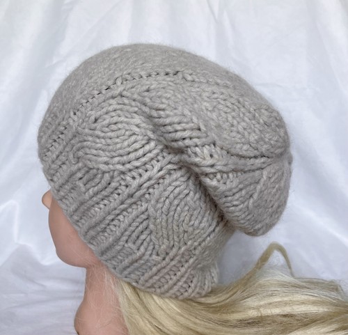 Damen Mütze weich Beanie handgestrickt 100 % Wolle beige Farbe warm Baskenmütze Winter Geschenk - Bild 5 von 6