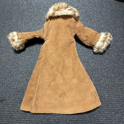 Cappotto invernale vintage Barbie marrone in velluto a coste con colletto in pelliccia sintetica a righe - Foto 5 di 7
