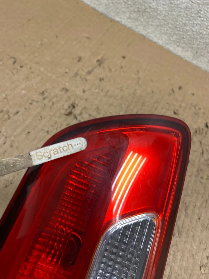 Luz trasera interior para pasajero derecho Kia Rio 2012 a 2017 sedán OEM T7982 DW Foto 4 de 4