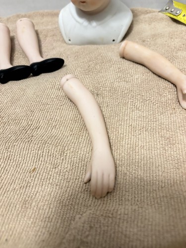Cabeza, brazos y piernas de muñeca de porcelana vintage - Imagen 19 de 19
